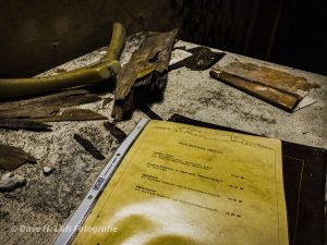 Alte Speisekarte in verlassenes Hotel am Strand gefunden.