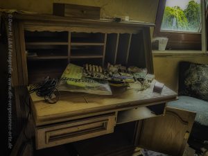 Ein kleiner Schreibtisch im alten Zollhaus, hier haben die Kinder der Bewohner ihre Schularbeiten gemacht.
