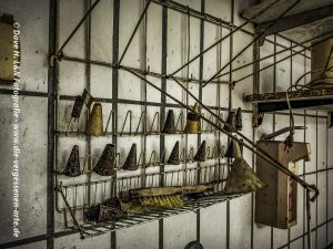 Einsätze der Spritzbeutel in der Küche des einst belebten Hotels