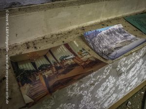 Alte Bilder des Gastraumes von dem heute verlassenen Kurhotel.