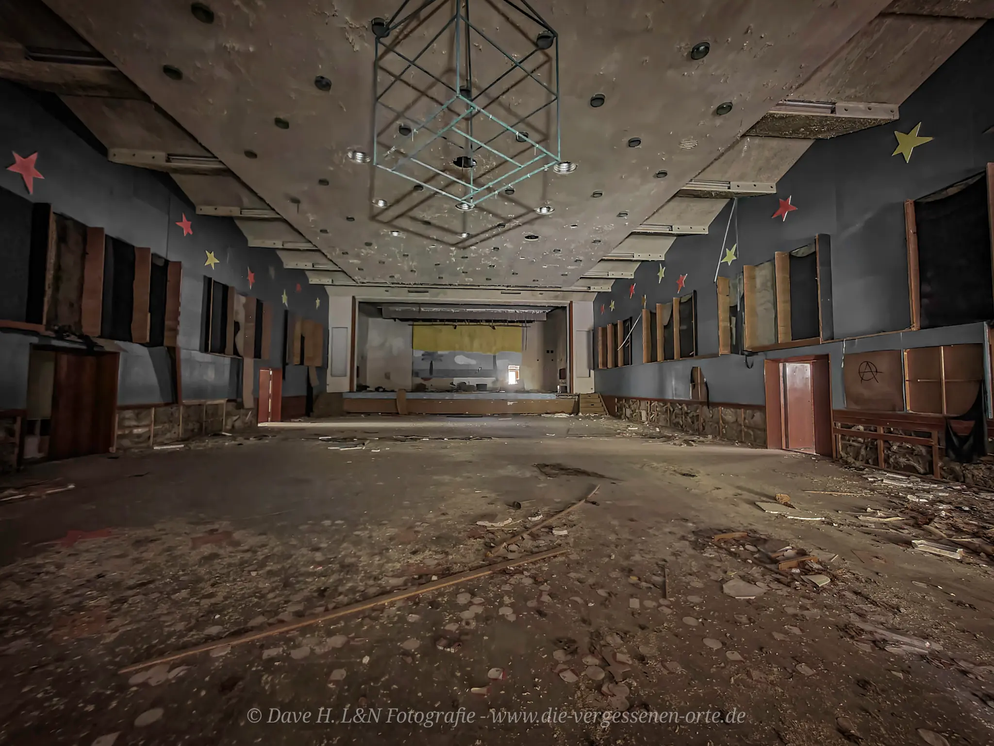 Großer Saal des Theaters der ehemaligen NVA-Kaserne.