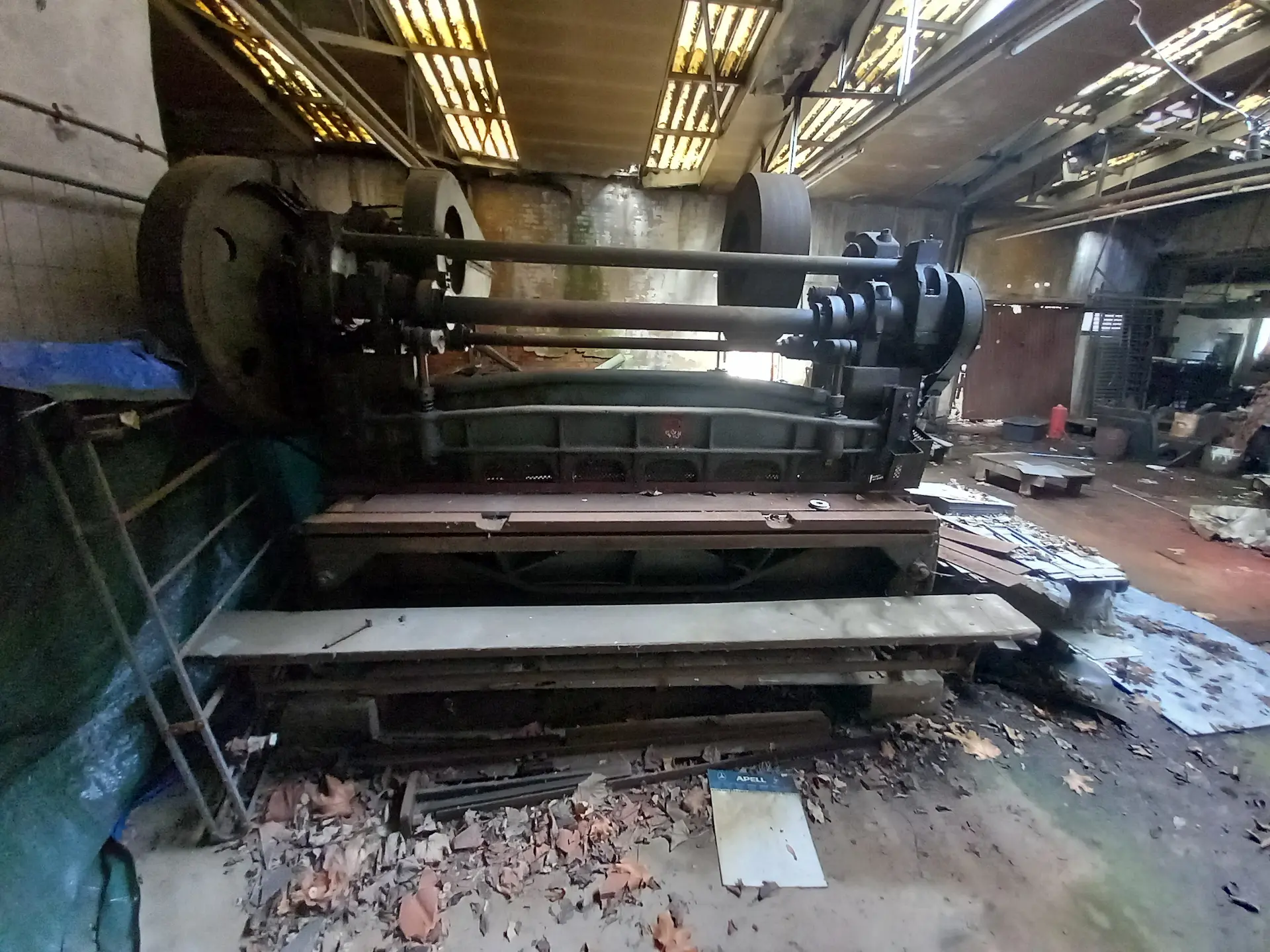 Walze für die Metallverarbeitung in der ehemaligen jüdischen Schuhfabrik.
