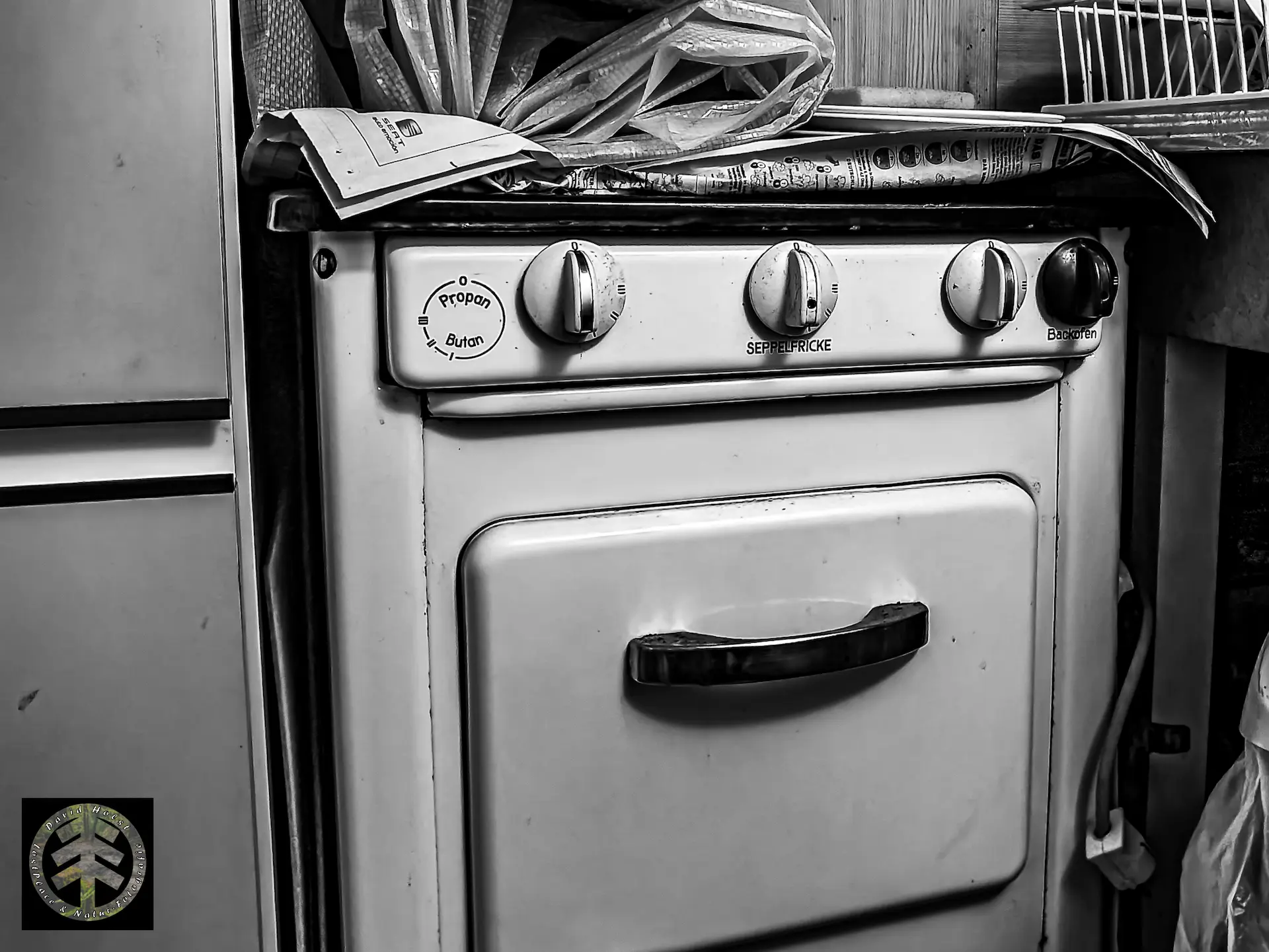 In der Küche ist noch der alte Backofen aus den 60ern zu finden.