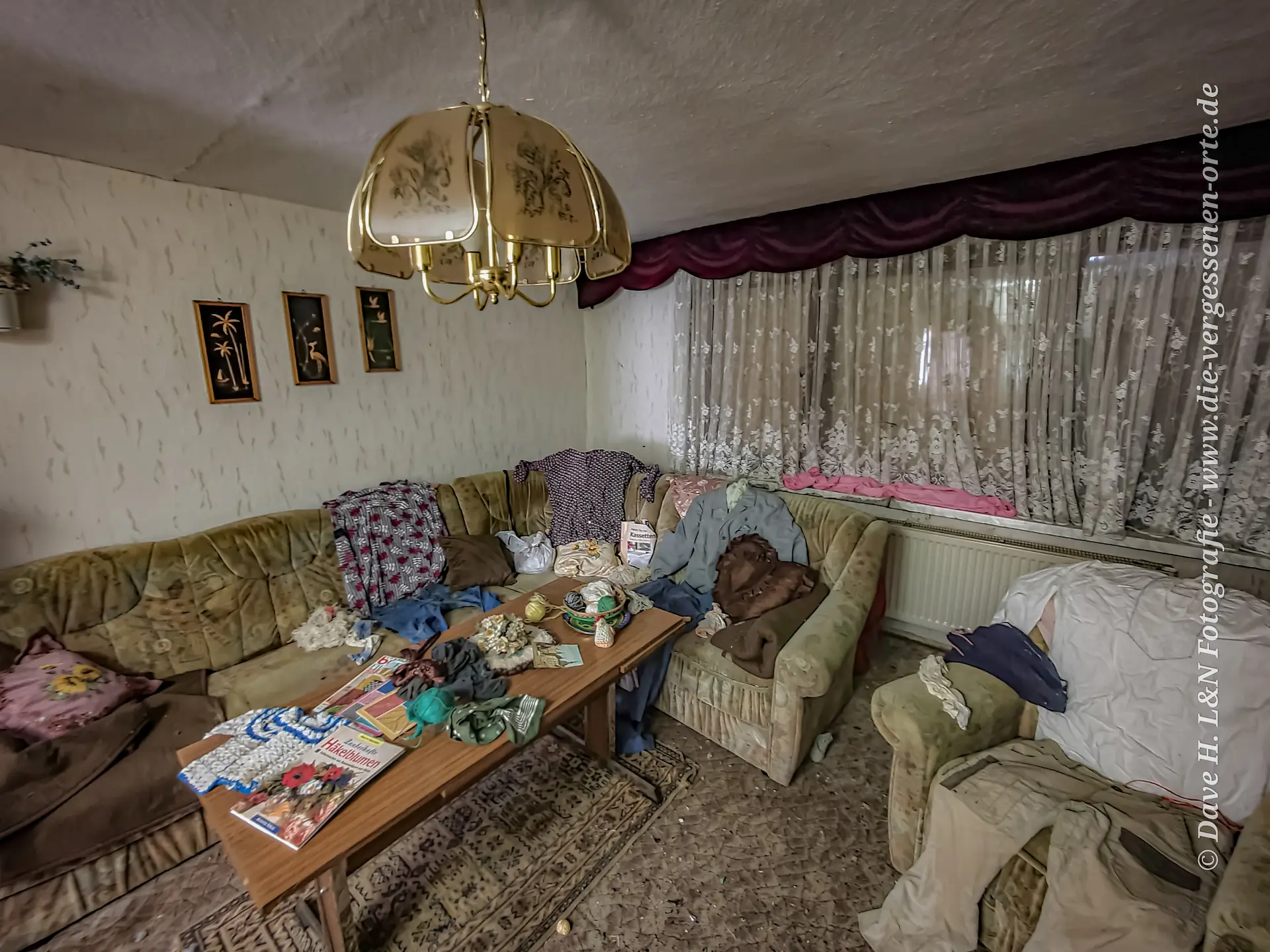 Das Häkelzimmer des Lost Place ist noch unberührt und vollständig eingerichtet.
