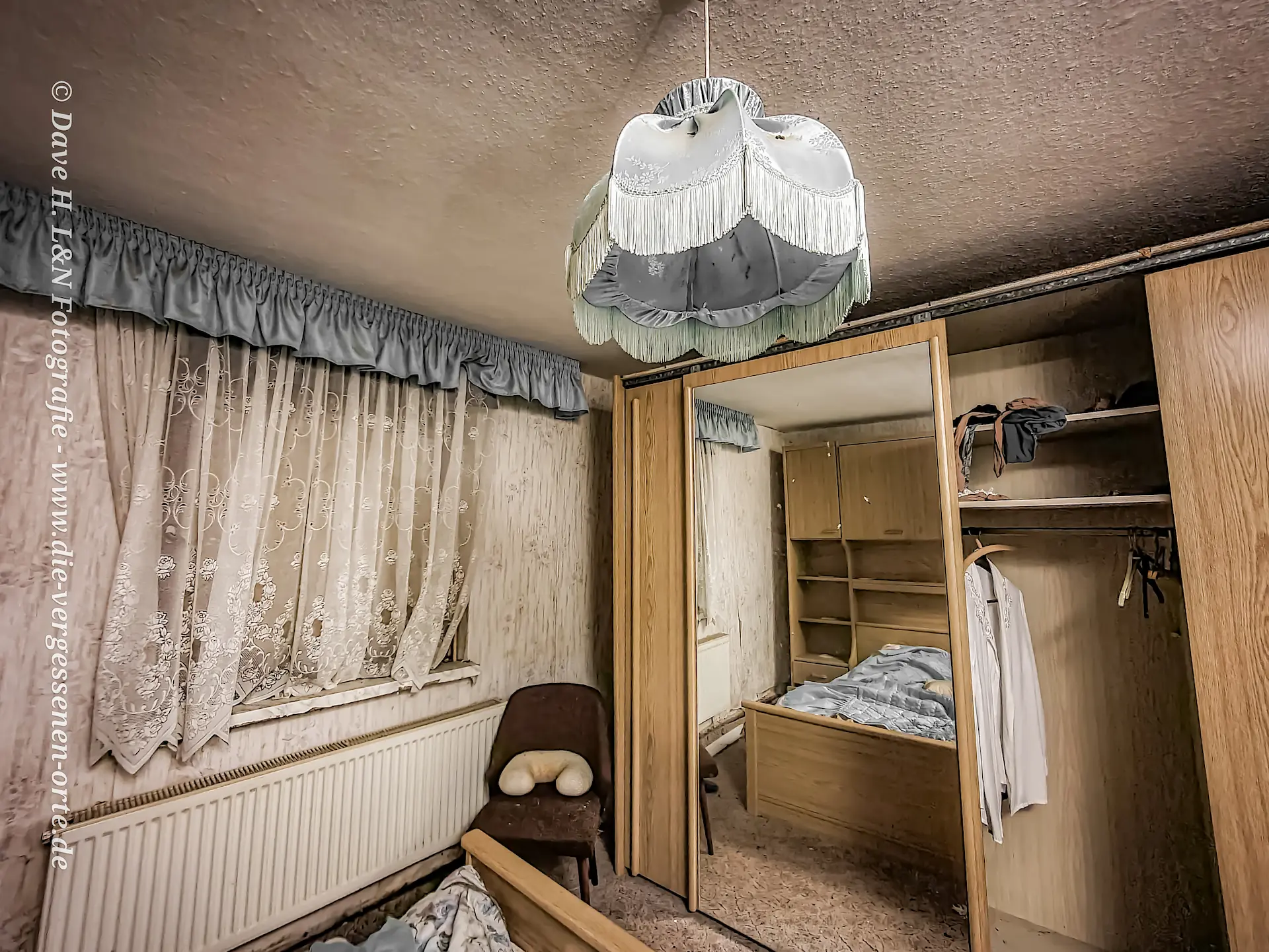 Eingerichtes Schlafzimmer des alten Wohnhauses.